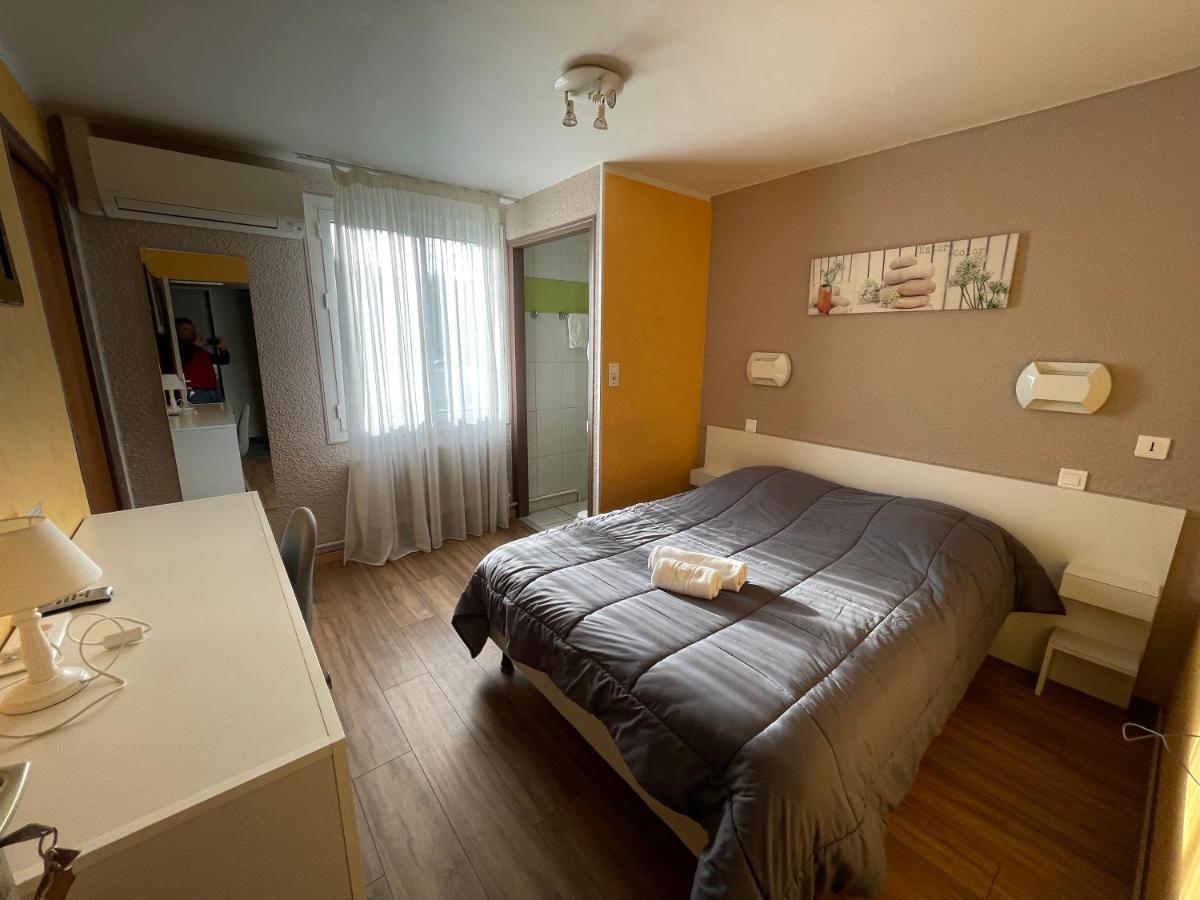 Hotel Les Chenes سيسترون المظهر الخارجي الصورة