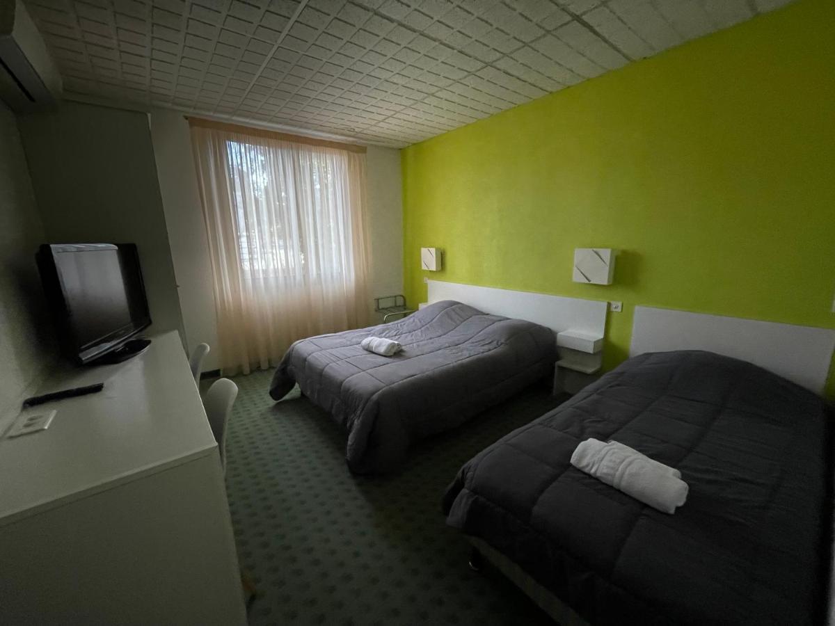 Hotel Les Chenes سيسترون المظهر الخارجي الصورة