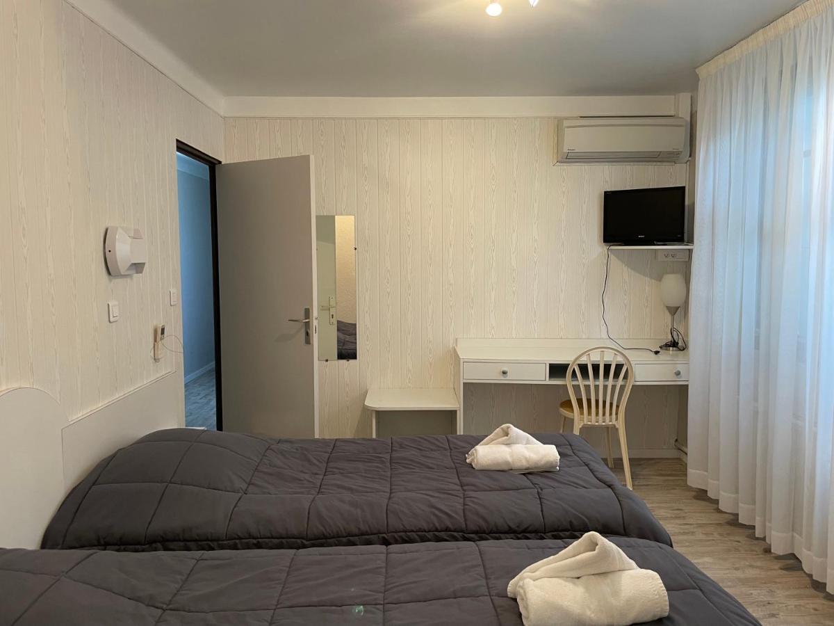 Hotel Les Chenes سيسترون المظهر الخارجي الصورة