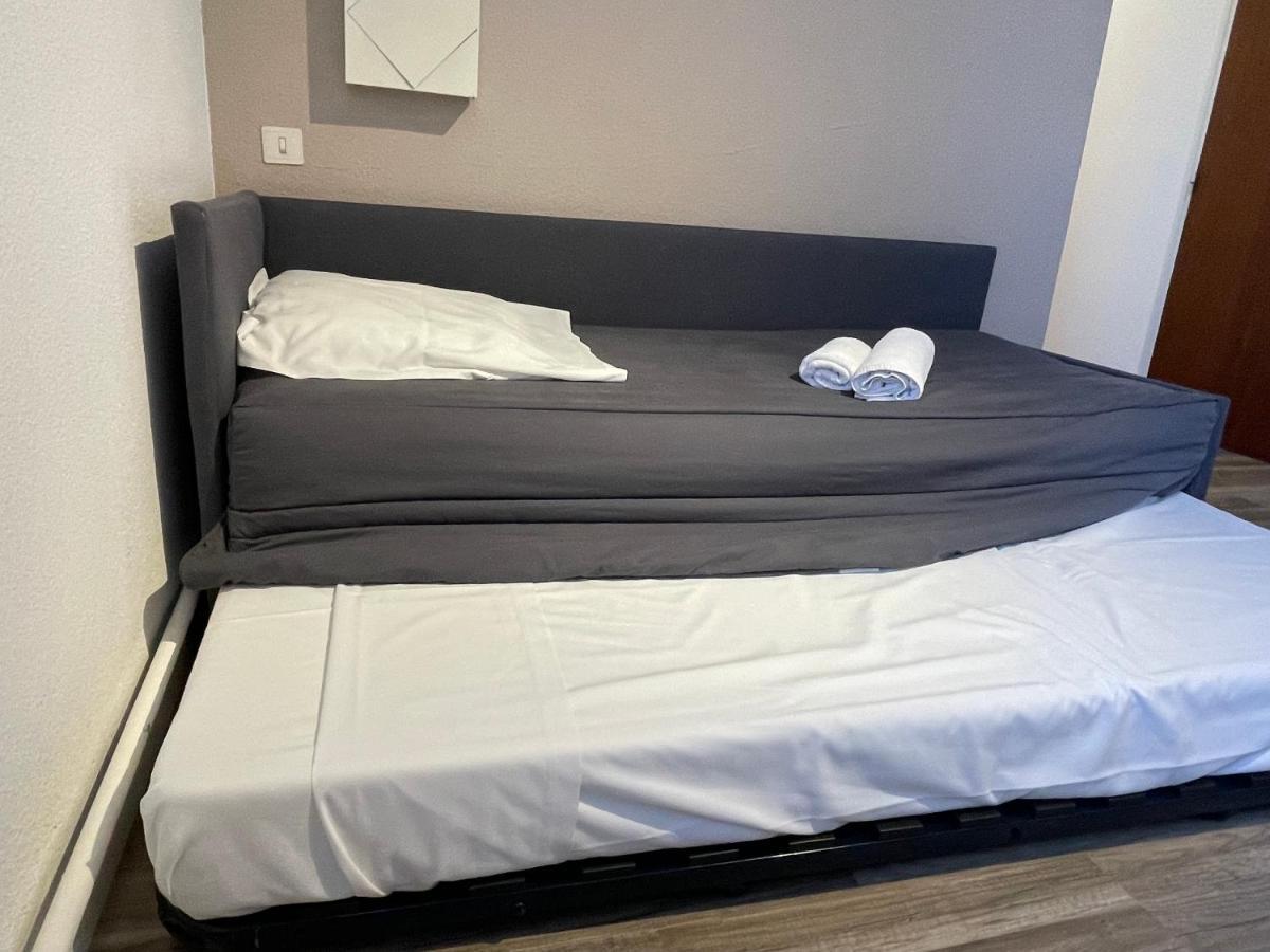 Hotel Les Chenes سيسترون المظهر الخارجي الصورة