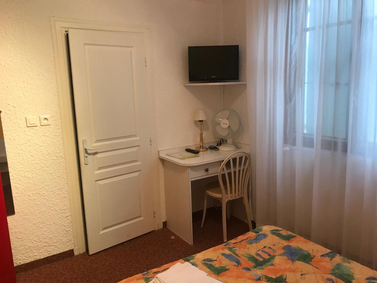 Hotel Les Chenes سيسترون المظهر الخارجي الصورة