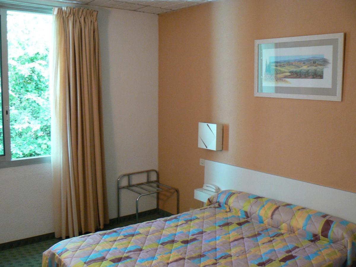Hotel Les Chenes سيسترون المظهر الخارجي الصورة