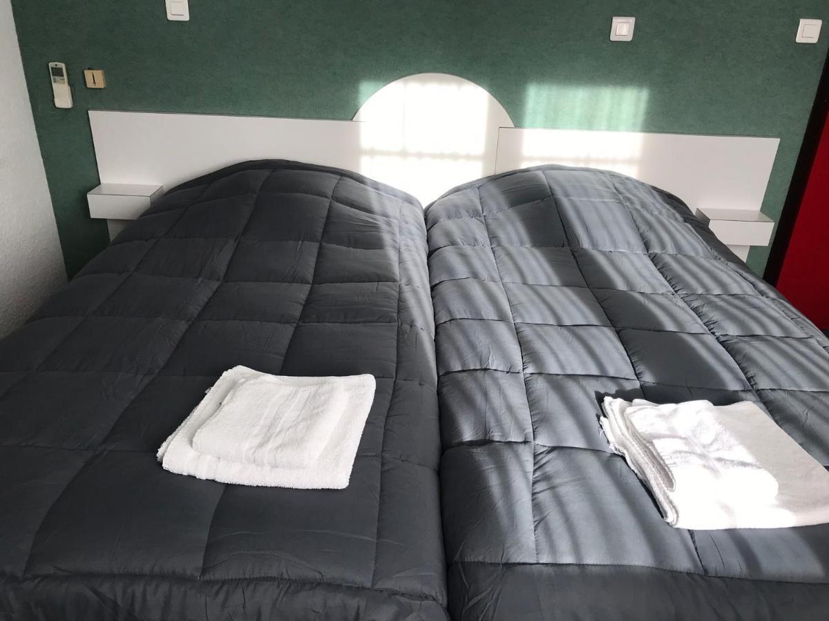 Hotel Les Chenes سيسترون المظهر الخارجي الصورة