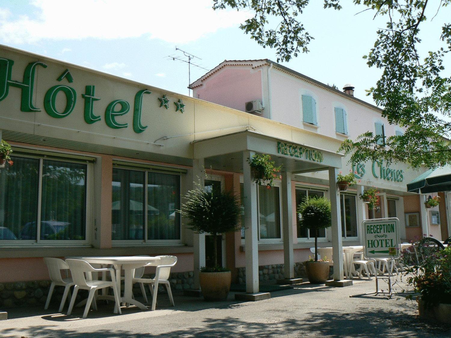 Hotel Les Chenes سيسترون المظهر الخارجي الصورة