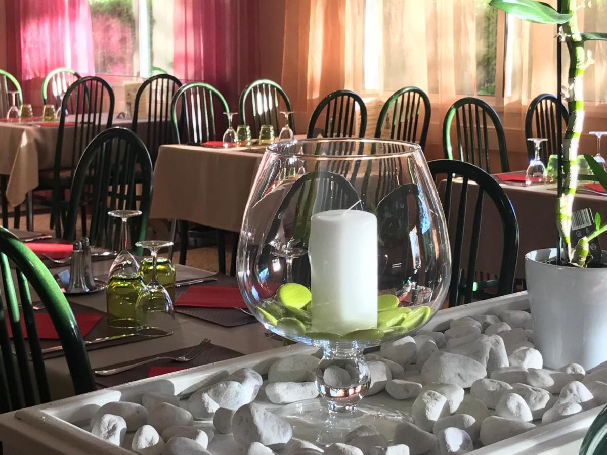 Hotel Les Chenes سيسترون المظهر الخارجي الصورة