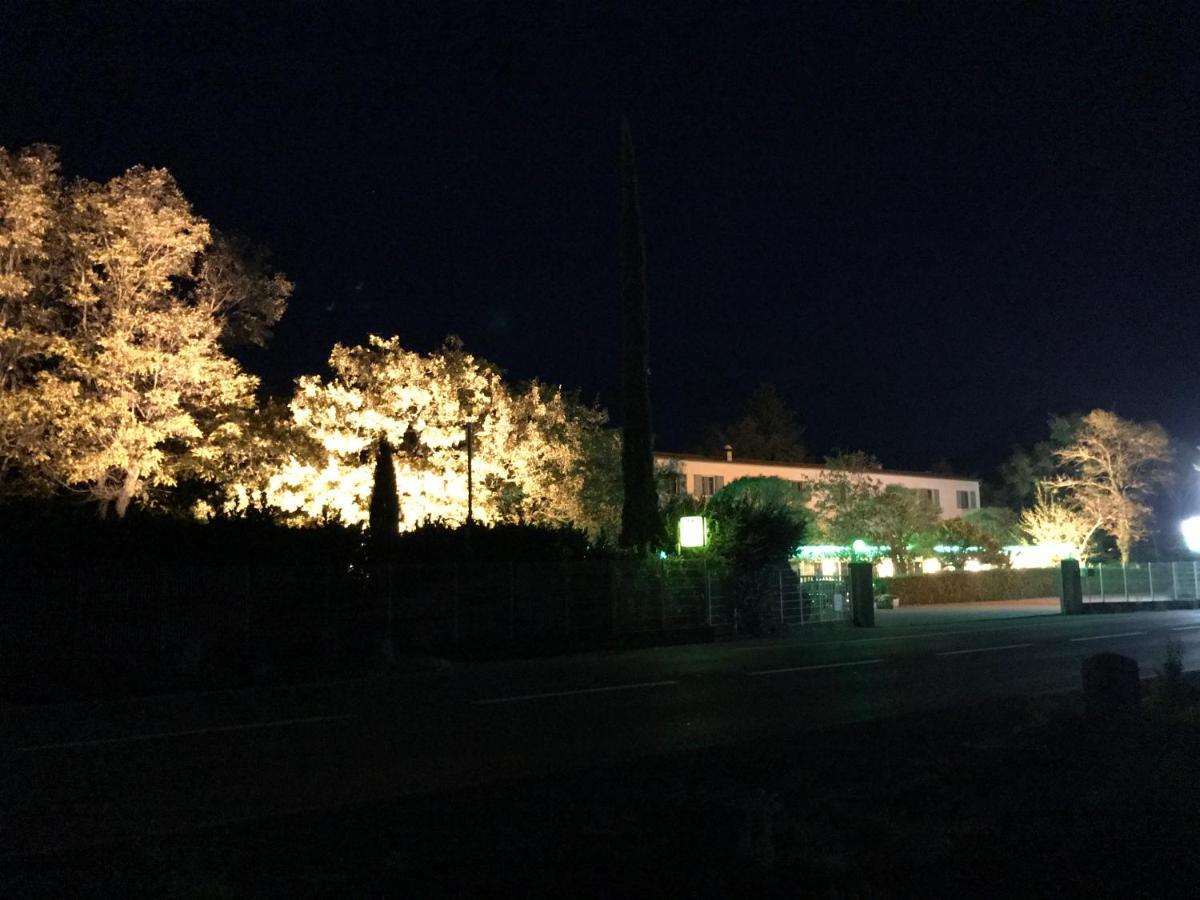 Hotel Les Chenes سيسترون المظهر الخارجي الصورة